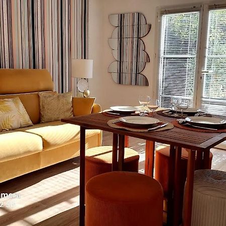 Rez-De-Chaussee Privatif Spacieux 3* D'Une Villa Centre Ville Hyères Екстериор снимка
