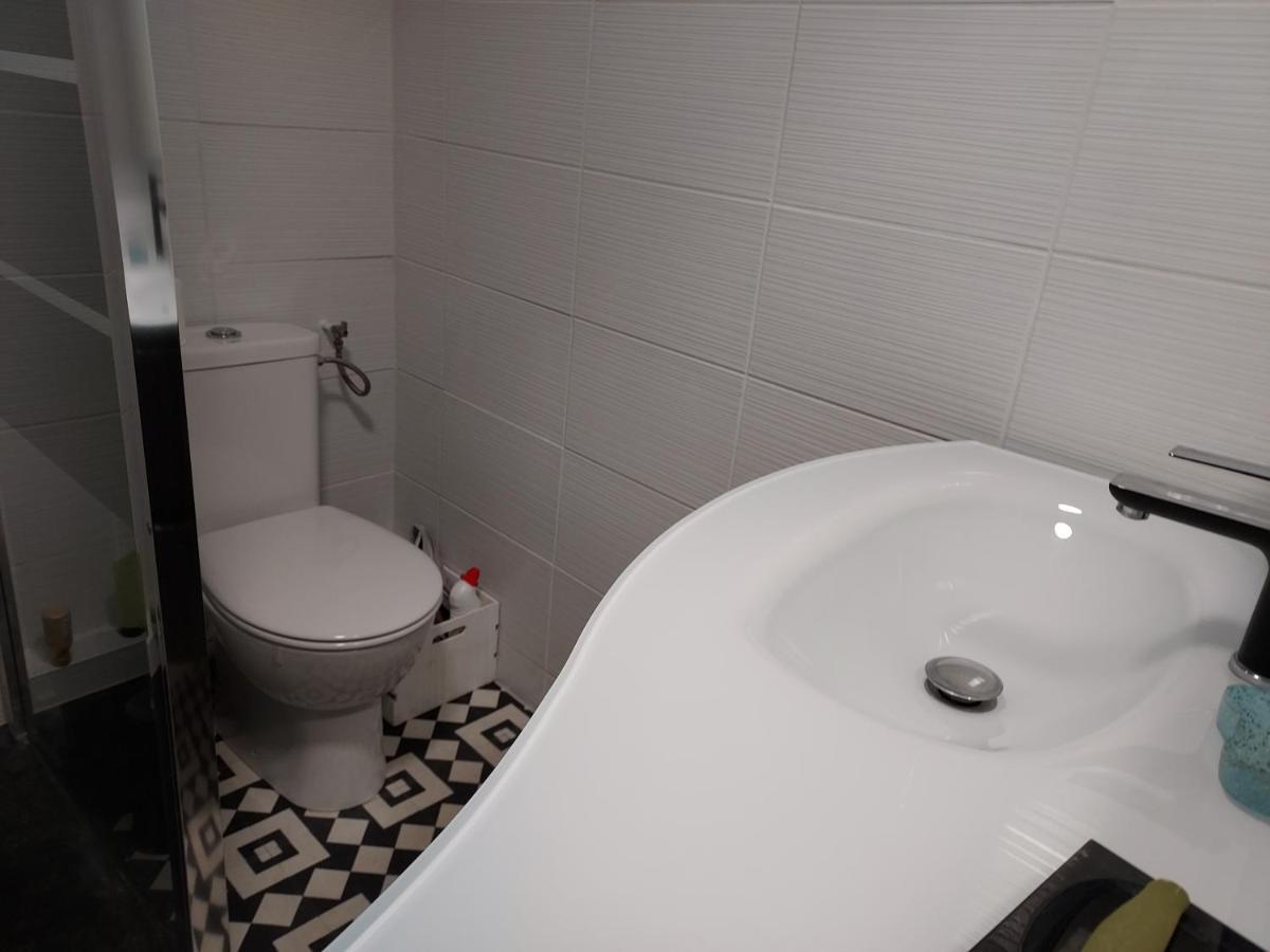 Rez-De-Chaussee Privatif Spacieux 3* D'Une Villa Centre Ville Hyères Екстериор снимка